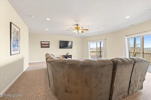 $1,195,000 | 223 Holly Lane, La Follette, TN 37766