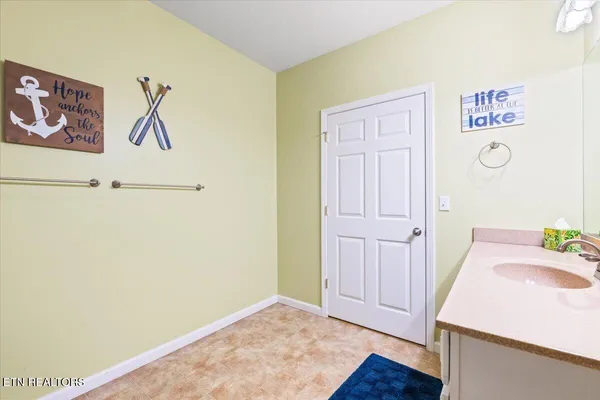 $1,195,000 | 223 Holly Lane, La Follette, TN 37766