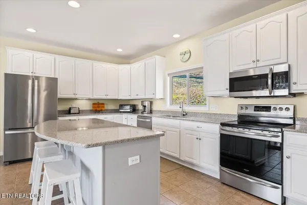 $1,195,000 | 223 Holly Lane, La Follette, TN 37766