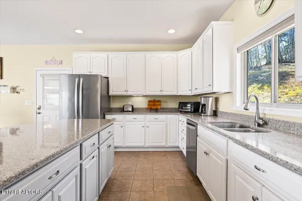 $1,195,000 | 223 Holly Lane, La Follette, TN 37766