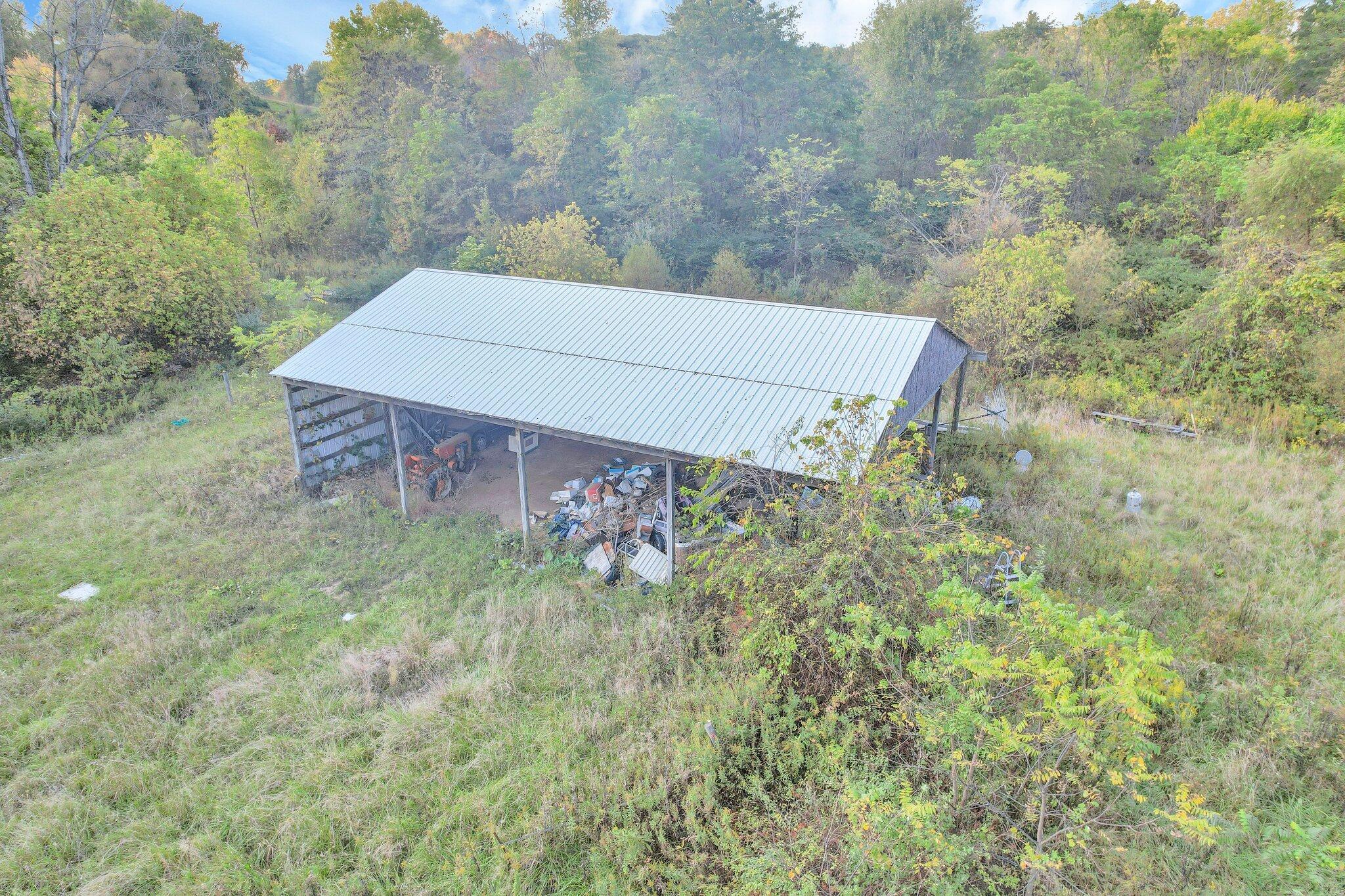 1360 Tarkiln Road Southeast Lancaster, OH 43130 - Photo 20 of 31 View of Farm Building