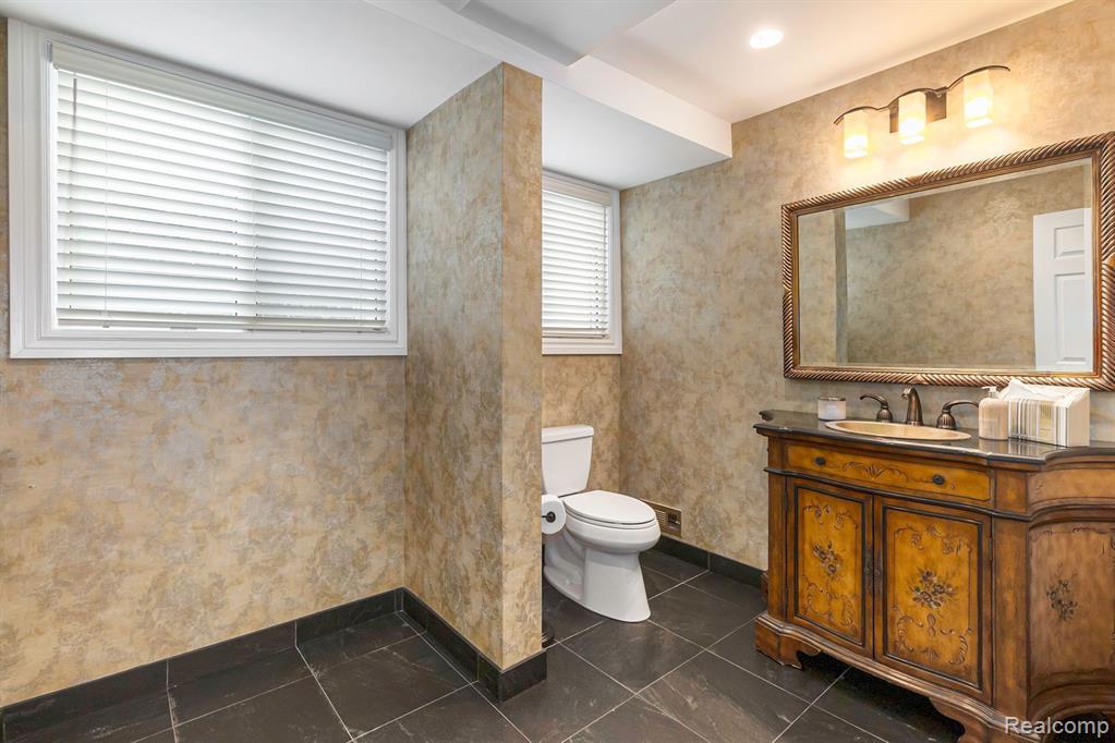 29746 Highmeadow Road Farmington Hills, MI 48334 - Photo 26 of 46