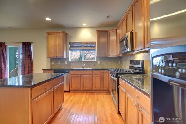 $3,995 | 20315 122nd Place Northeast, Bothell, WA 98011