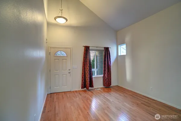 $3,995 | 20315 122nd Place Northeast, Bothell, WA 98011