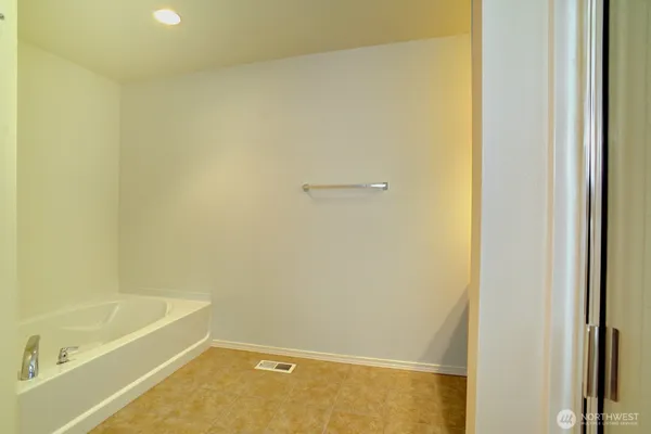 $3,995 | 20315 122nd Place Northeast, Bothell, WA 98011