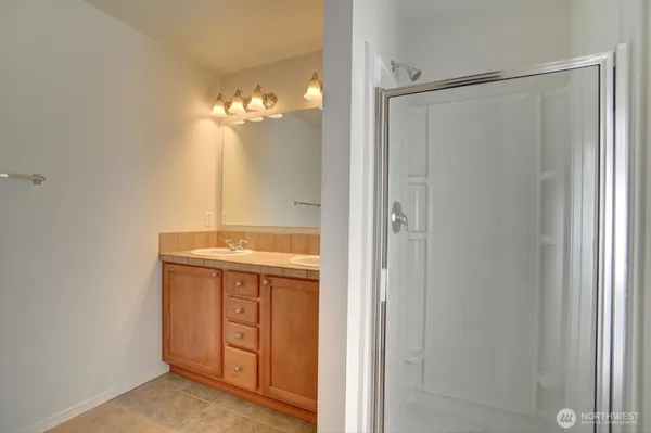 $3,995 | 20315 122nd Place Northeast, Bothell, WA 98011