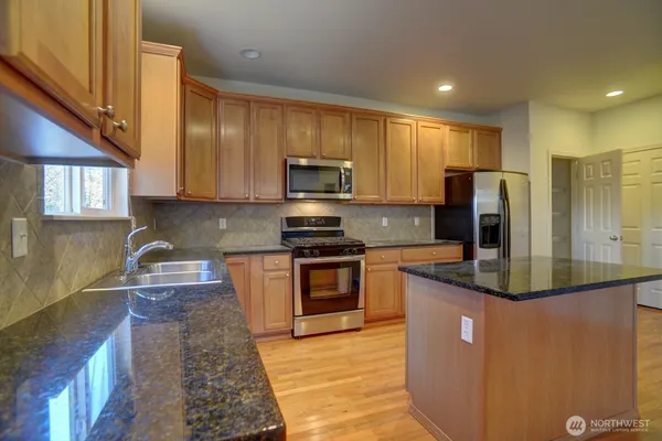 $3,995 | 20315 122nd Place Northeast, Bothell, WA 98011