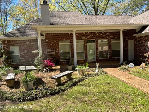 $306,000 | 206 Crescent H Drive, Terry, MS 39170