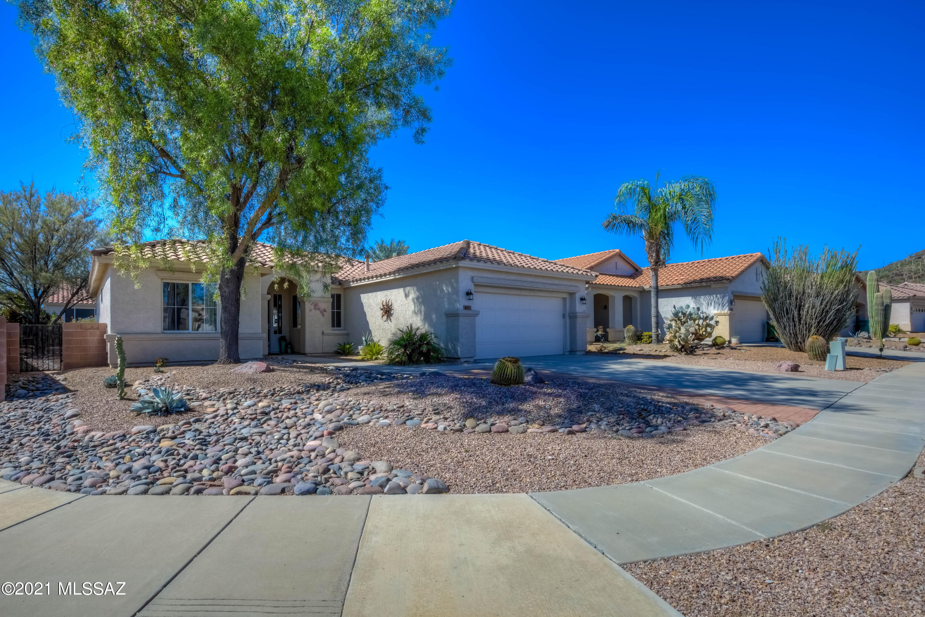 8073 West Wandering Spring Way Tucson, AZ 85743 - Photo 2 of 49
