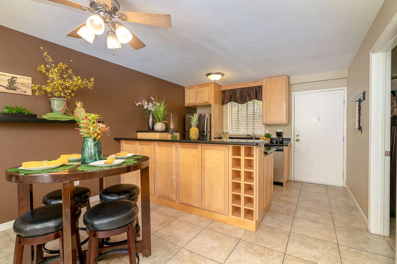 2219 South Kihei Road, Unit B216 Kihei, HI 96753 - Photo 8 of 29 a room with furniture a chandelier and kitchen view