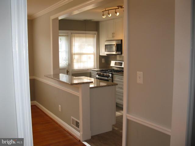 328 Lambeth Road Baltimore, MD 21228 - Photo 12 of 22 Interior (General)