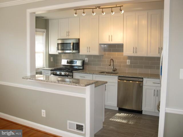 328 Lambeth Road Baltimore, MD 21228 - Photo 13 of 22 Interior (General)