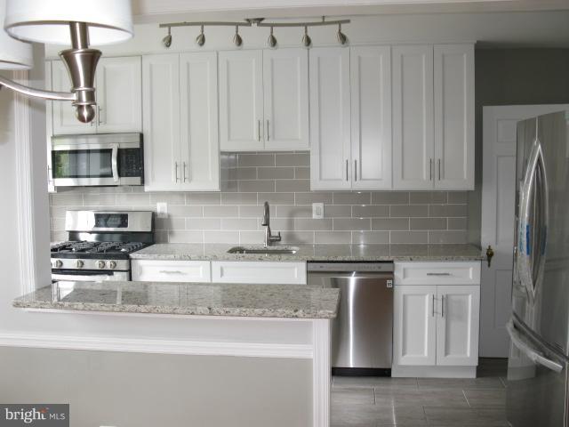 328 Lambeth Road Baltimore, MD 21228 - Photo 3 of 22 Interior (General)