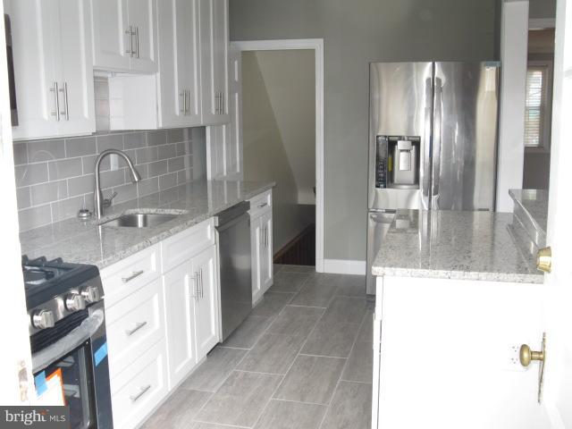 328 Lambeth Road Baltimore, MD 21228 - Photo 4 of 22 Interior (General)