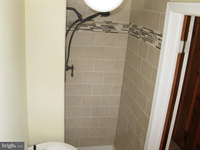 328 Lambeth Road Baltimore, MD 21228 - Photo 5 of 22 Interior (General)
