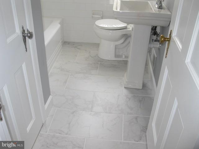 328 Lambeth Road Baltimore, MD 21228 - Photo 8 of 22 Interior (General)
