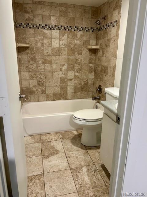 2231 Sable Boulevard, Unit 909 Aurora, CO 80011 - Photo 7 of 16 a bathroom with a bathtub and a toilet