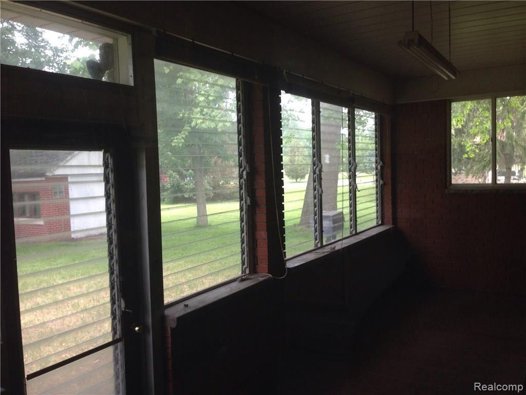 23800 Inkster Road New Boston, MI 48164 - Photo 14 of 28 image.jpg