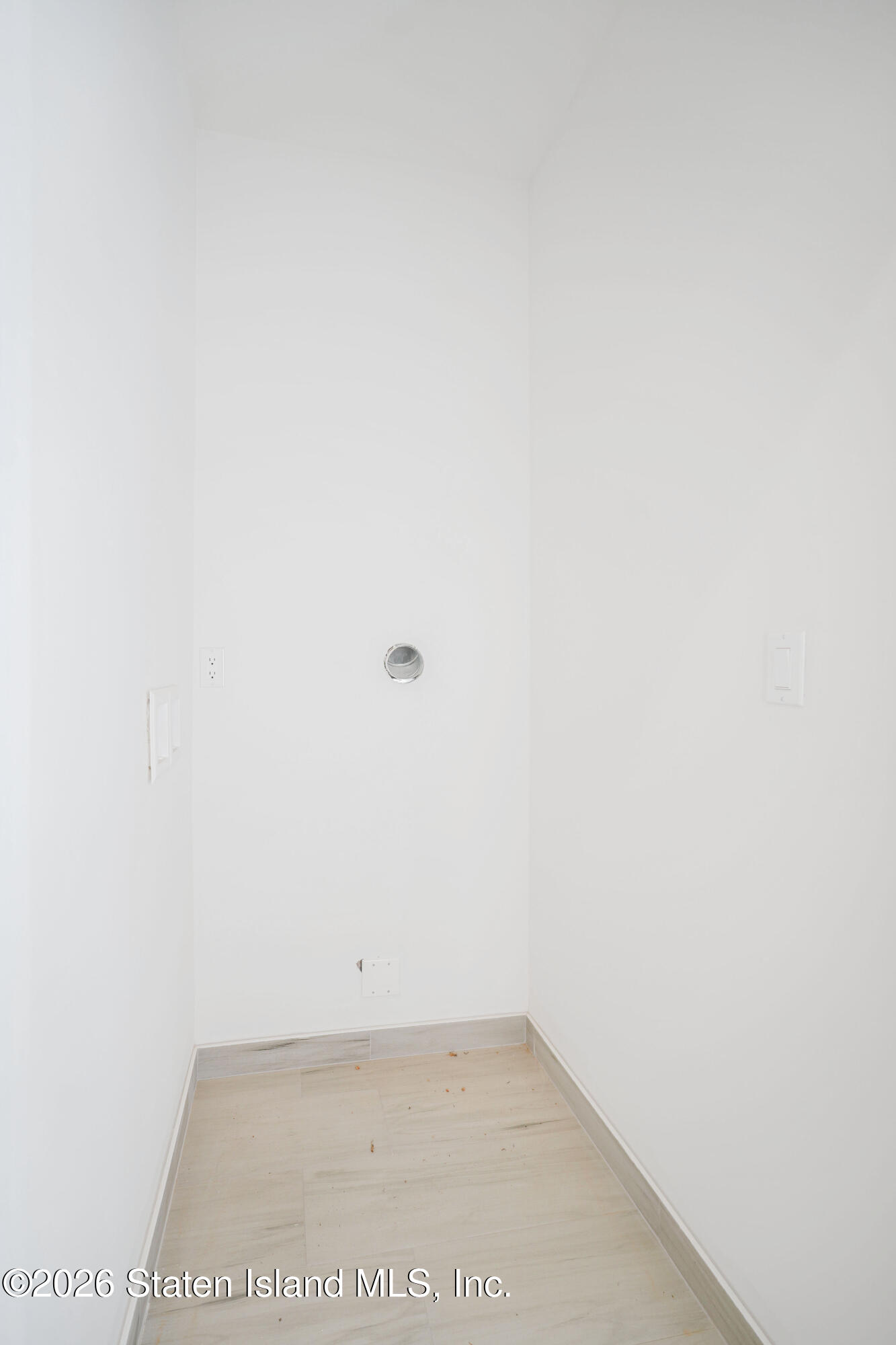 552 Drumgoole Road East Staten Island, NY 10312 - Photo 29 of 38 Photo Dec 26 2025, 10 12 44 AM