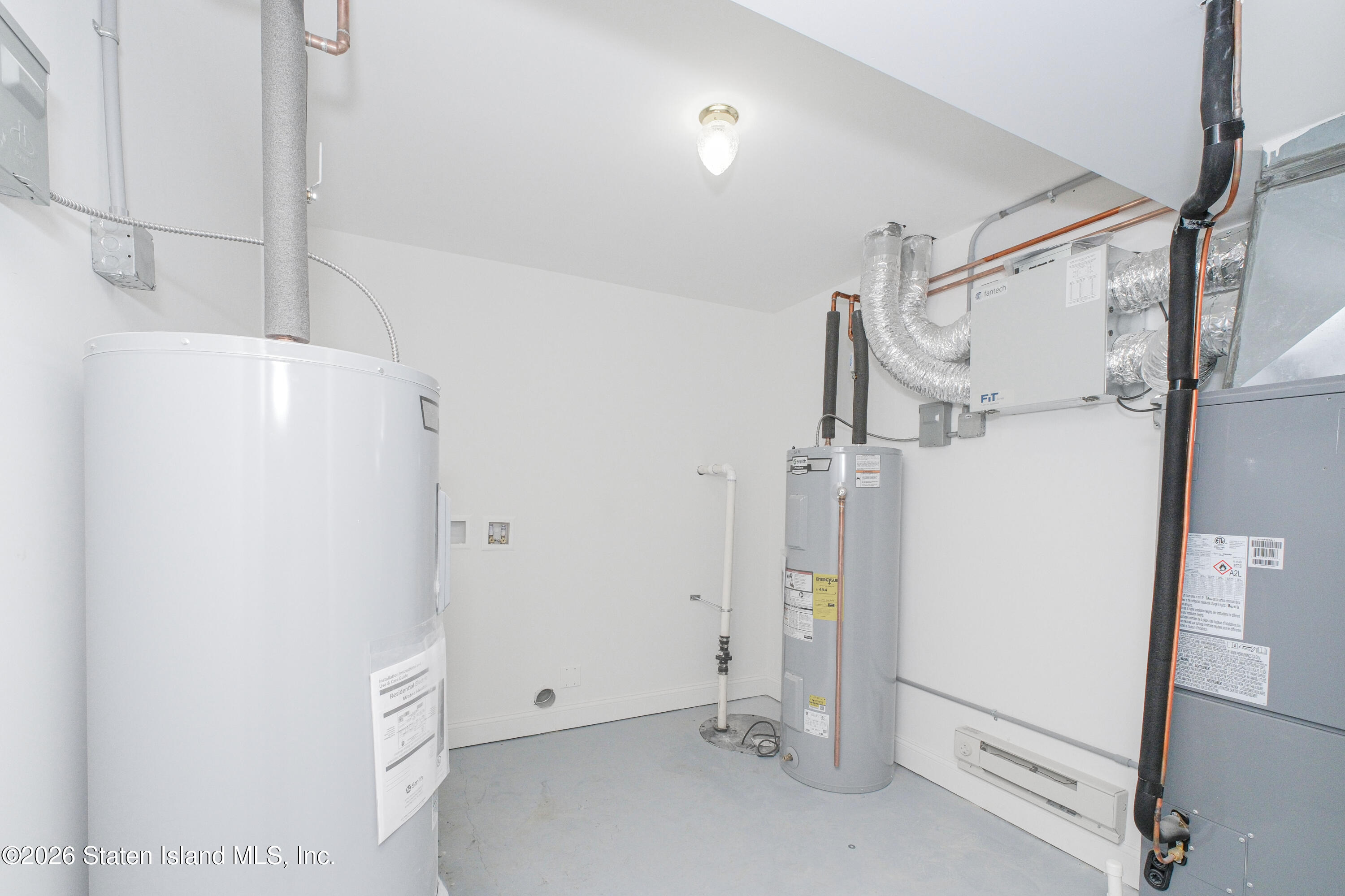 552 Drumgoole Road East Staten Island, NY 10312 - Photo 30 of 38 Photo Feb 14 2026, 12 03 09 AM