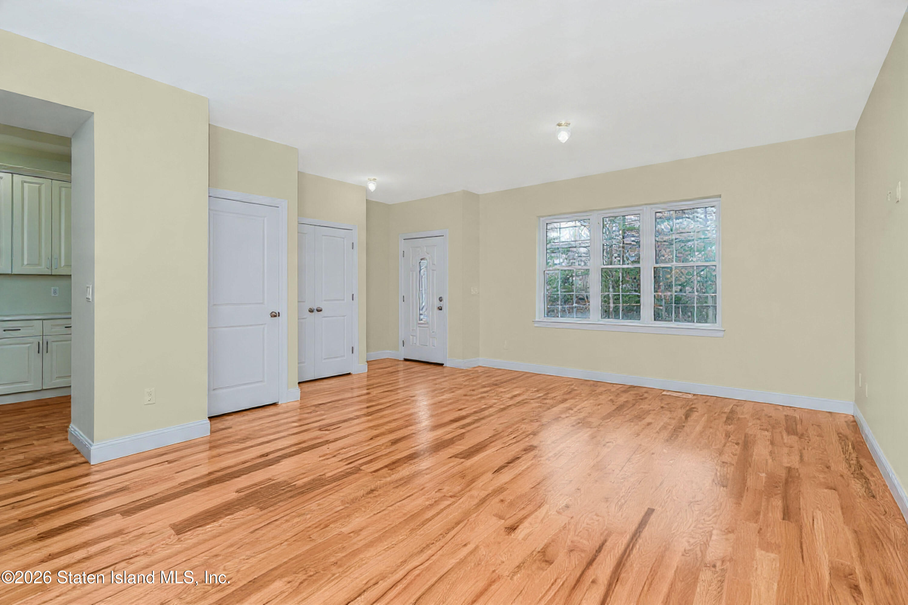 552 Drumgoole Road East Staten Island, NY 10312 - Photo 5 of 38 Photo Dec 26 2025, 10 09 48 AM (1)