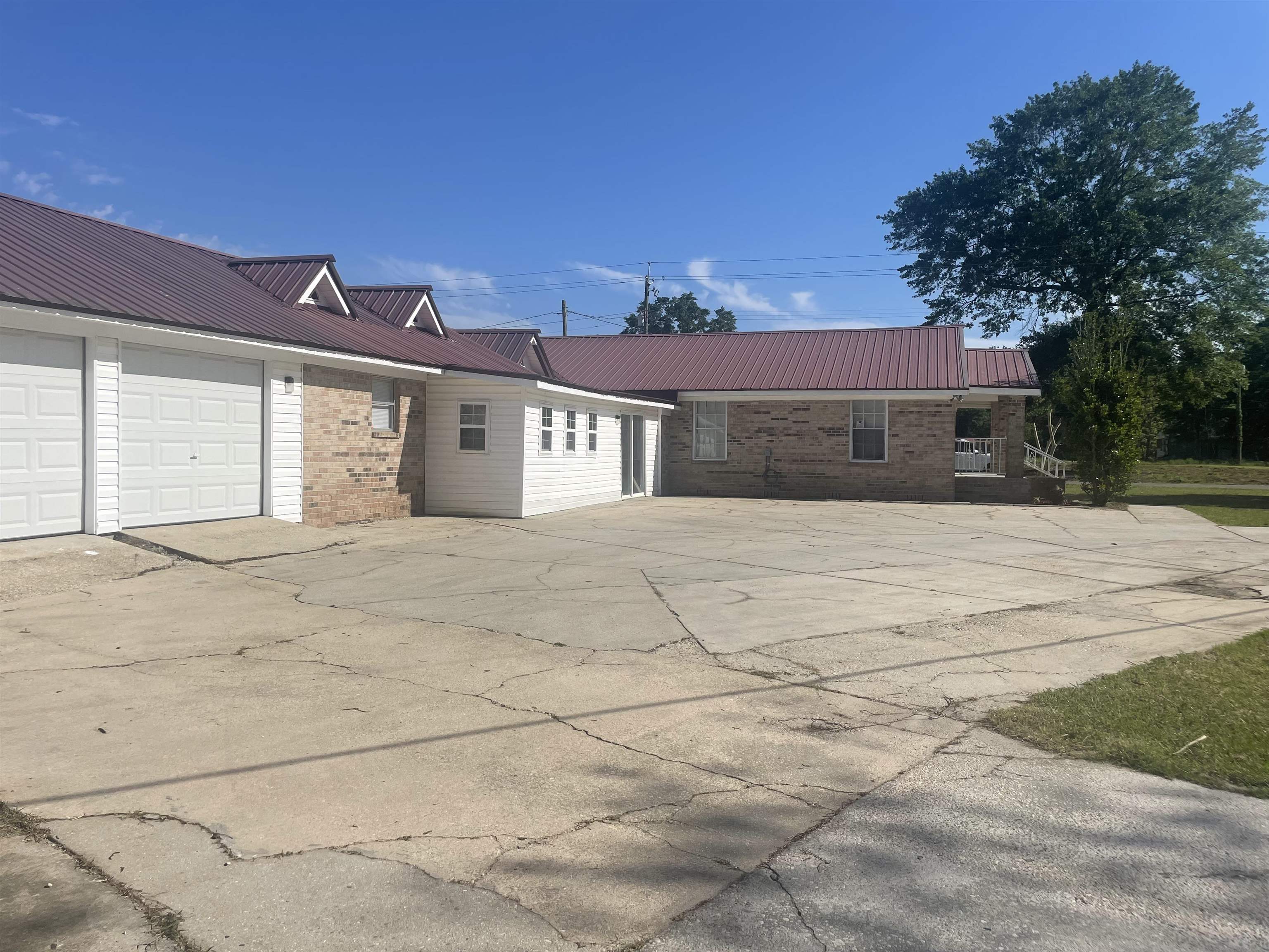 188 Carver Avenue Atmore, AL 36502 - Photo 2 of 28