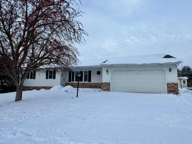 $315,000 | 280 4th Avenue Southeast, Plainview, MN 55964