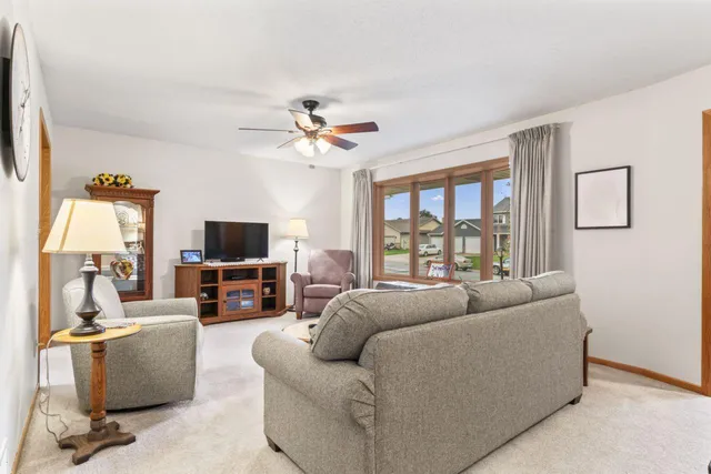 $315,000 | 280 4th Avenue Southeast, Plainview, MN 55964