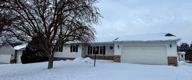 $315,000 | 280 4th Avenue Southeast, Plainview, MN 55964