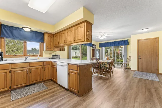 $315,000 | 280 4th Avenue Southeast, Plainview, MN 55964