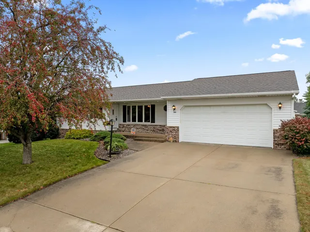 $315,000 | 280 4th Avenue Southeast, Plainview, MN 55964