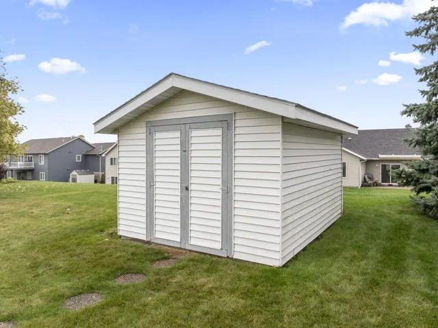 $315,000 | 280 4th Avenue Southeast, Plainview, MN 55964