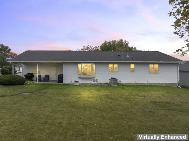 $315,000 | 280 4th Avenue Southeast, Plainview, MN 55964