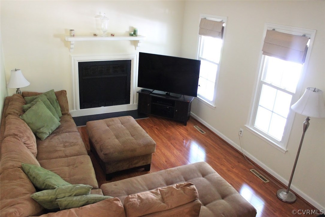 Great Room w/Fireplace!