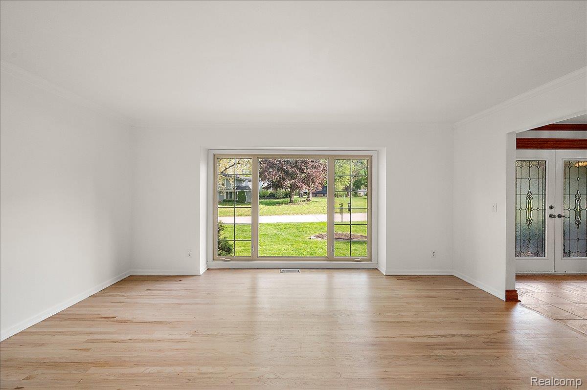 536 Rolling Rock Road Bloomfield Hills, MI 48304 - Photo 7 of 48 Newly finished hardwood flooring throughout