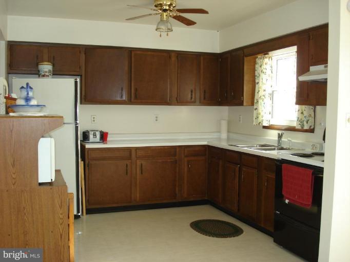 2004 Trevanion Road Taneytown, MD 21787 - Photo 3 of 18 Kitchen