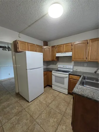 $1,900 | 2244 Madison Street, Unit 3, Hollywood, FL 33020