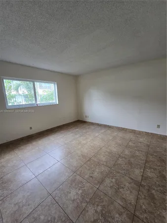 $1,900 | 2244 Madison Street, Unit 3, Hollywood, FL 33020