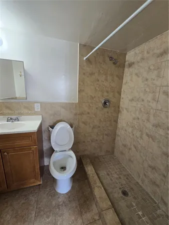 $1,900 | 2244 Madison Street, Unit 3, Hollywood, FL 33020