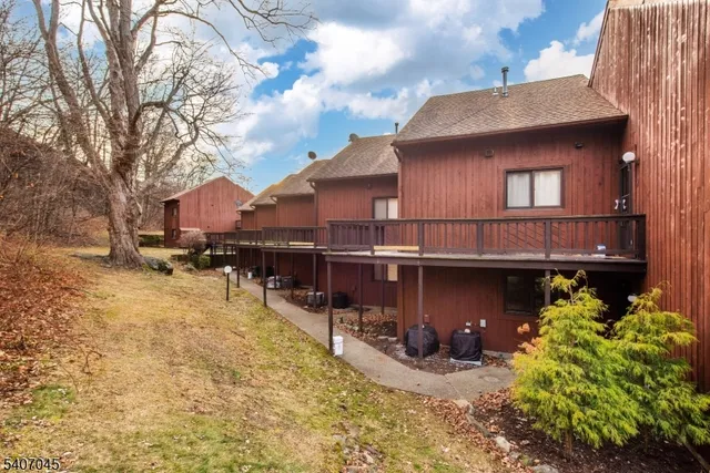 $220,000 | 1 Deer Valley Lane, Unit 2, Vernon, NJ 07462