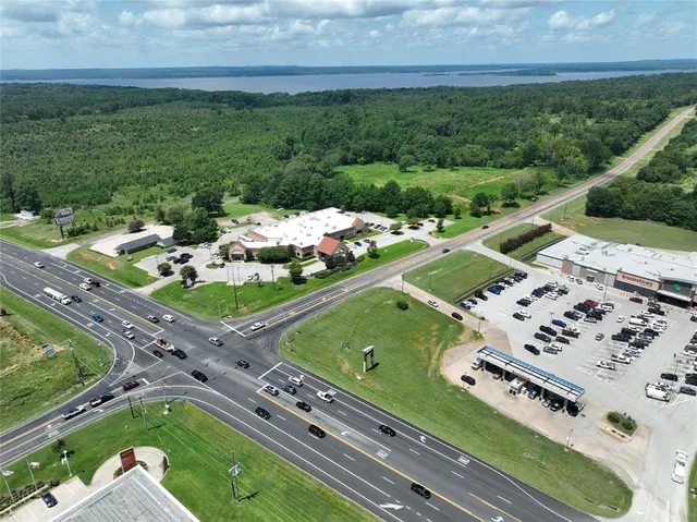 a view of a tennis court