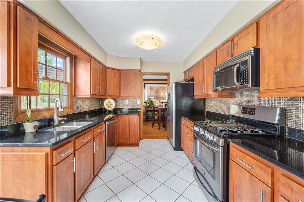 626 Hemlock Road Coraopolis, PA 15108 - Photo 17 of 47 Gallery Image 17