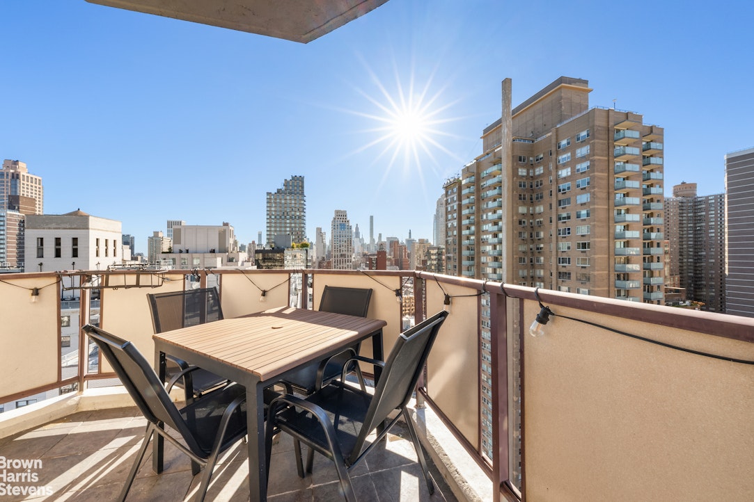 301 East 87th Street, Unit 25D Manhattan, NY 10128 - Photo 8 of 10 a view of a terrace with sitting area