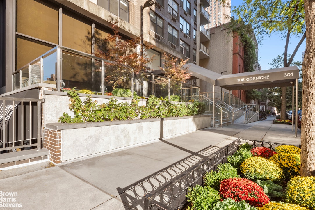 301 East 87th Street, Unit 25D Manhattan, NY 10128 - Photo 9 of 10