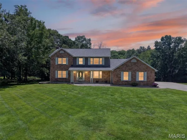 $599,000 | 10 Woodleaf Court, St. Paul, MO 63366