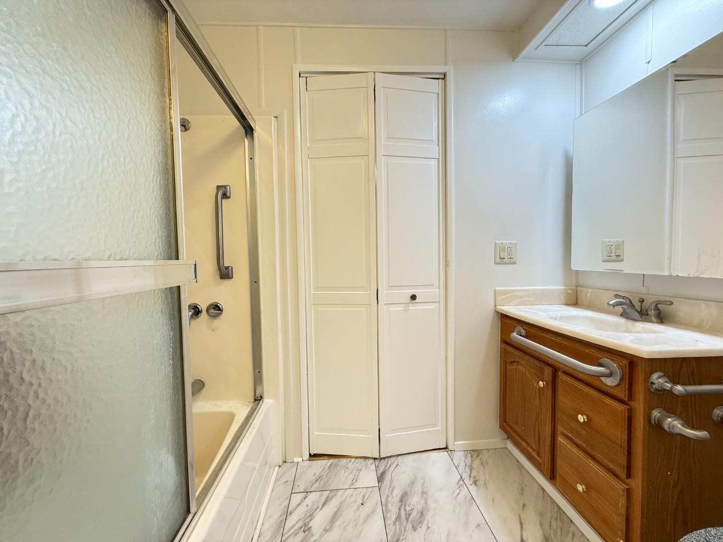 224 Queens Way, Unit 224 Pittsburg, CA 94565 - Photo 24 of 33 a spacious bathroom with a shower sink and mirror