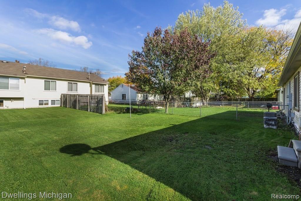42668 Barchester Road Canton, MI 48187 - Photo 30 of 35 _MG_0103.jpg