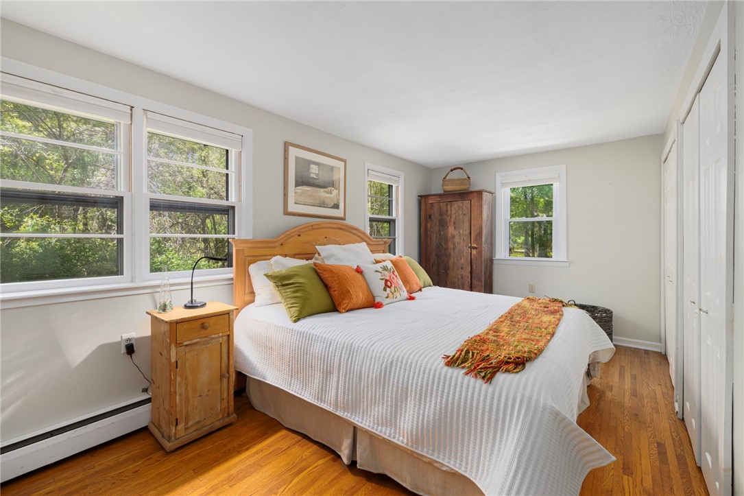 10 Summer Street Jamestown, RI 02835 - Photo 6 of 23 Large primary bedroom (king bed shown)