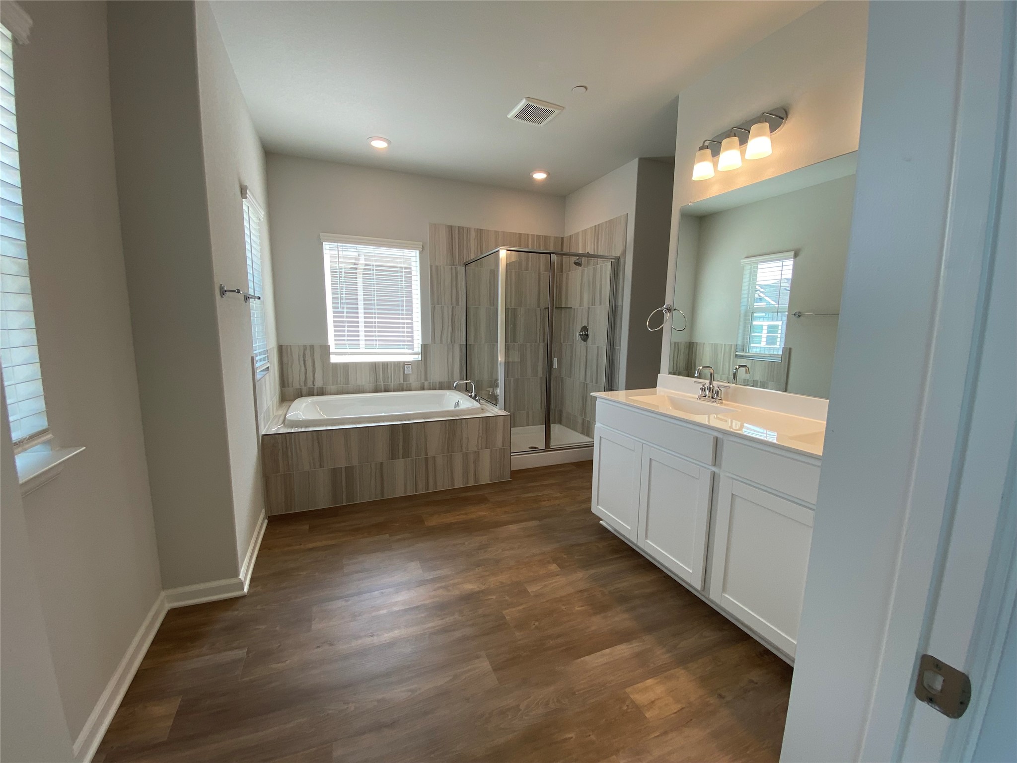 3000 Chisholm Trail Road, Unit 49 Round Rock, TX 78681 - Photo 16 of 26 Primary Bath