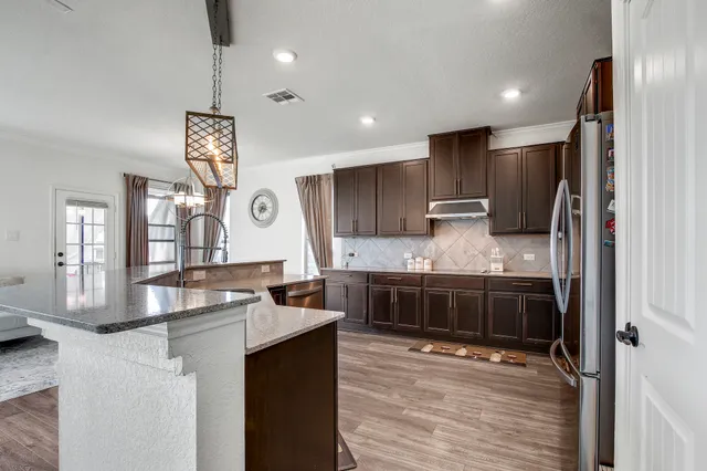 $2,500 | 205 Travers Stake Trail, Elgin, TX 78621